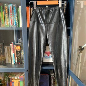 Aritzia Wilfred Free vegan leather Daria legging